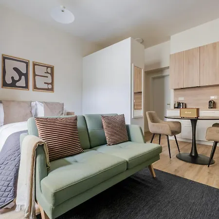 Blueground Holesovice Balcony Nr Vltava Prg-61 شقة براغ
