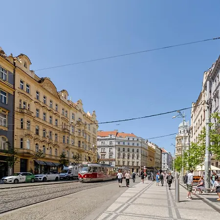Blueground Holesovice Balcony Nr Vltava Prg-61 شقة براغ