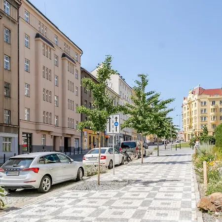 Blueground Holesovice Balcony Nr Vltava Prg-61 شقة