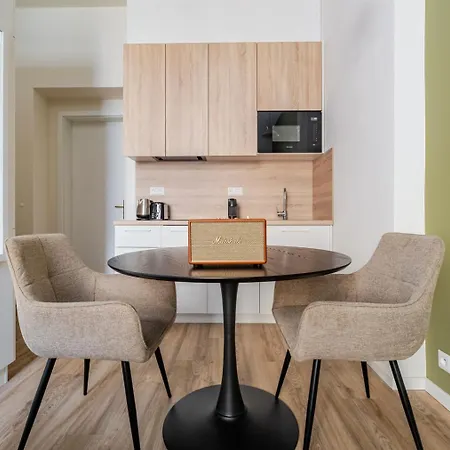 Blueground Holesovice Balcony Nr Vltava Prg-61 شقة براغ